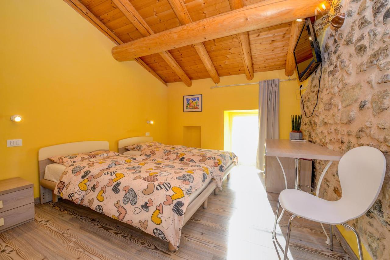 Casa Nel Borgo - Il Gufo Apartamento Tremosine Exterior foto