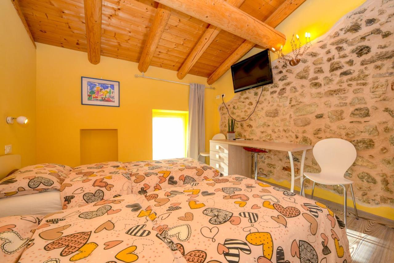 Casa Nel Borgo - Il Gufo Apartamento Tremosine Exterior foto